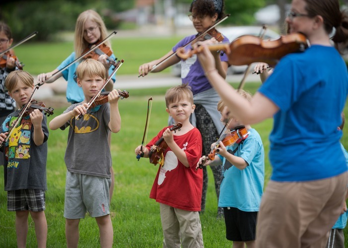 Baldwin Wallace Suzuki Center Group Lesson Students Practicing Violin Outside